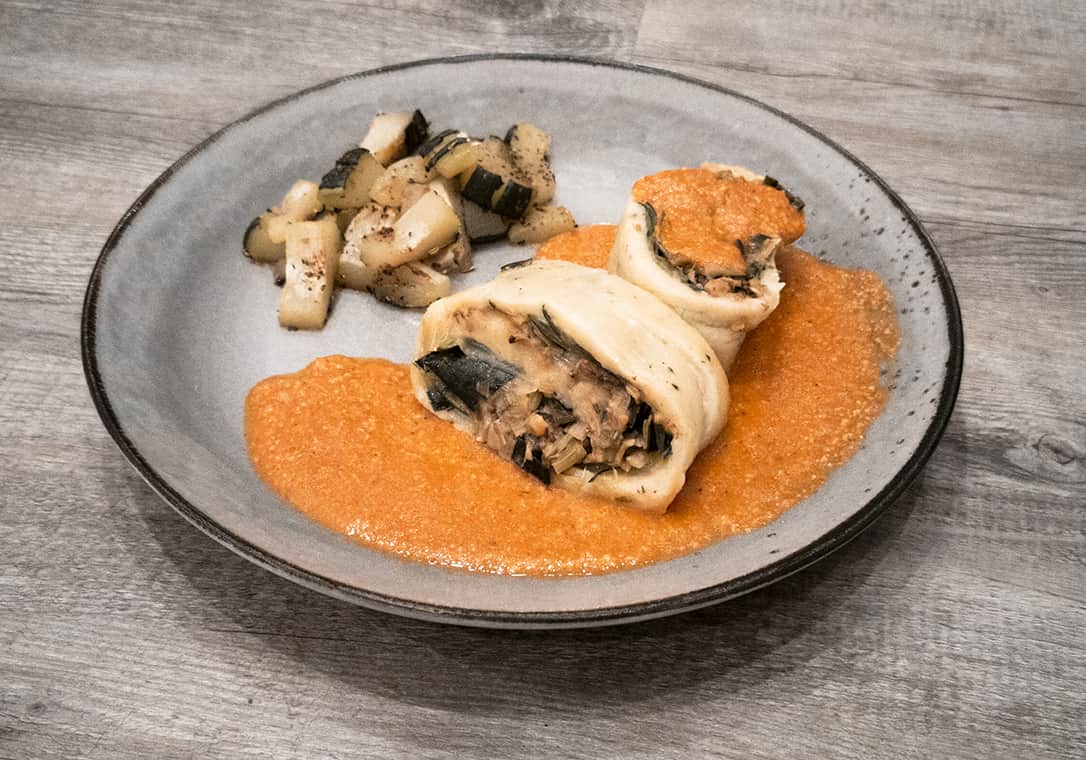 Kartoffelroulade mit Cashew-Paprikacreme
