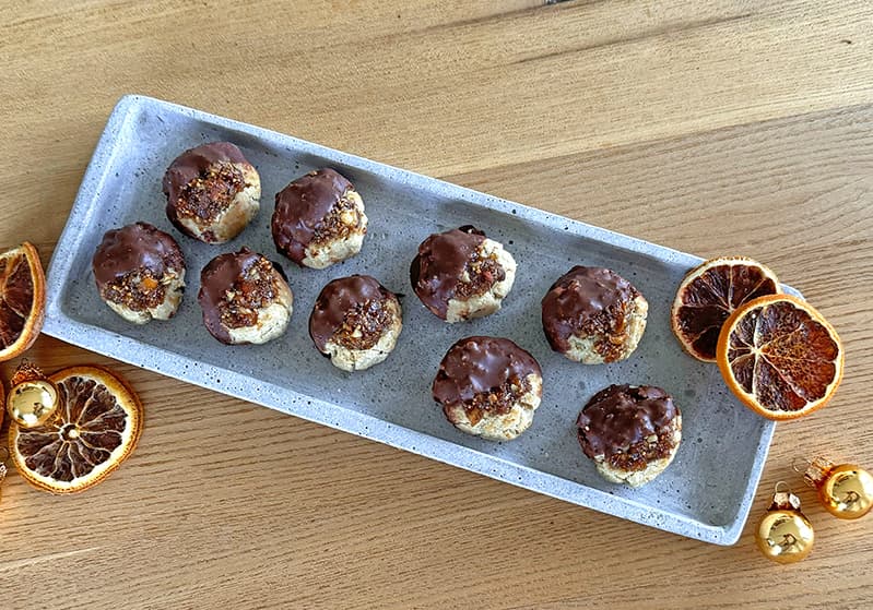 Mandel-Shortbread gefüllt mit Feigen, Orangen & Walnüssen