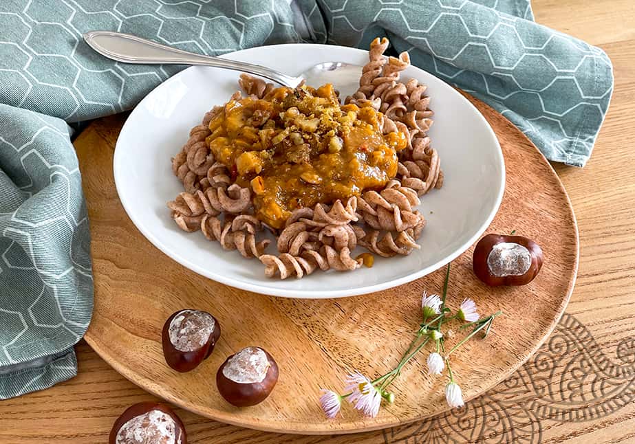 Kürbisragout mit gekeimten Nudeln & Walnusscrunch