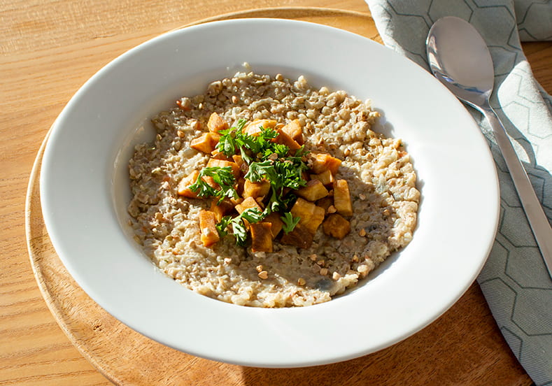Buchweizen-Risotto mit karamellisierten Pastinaken