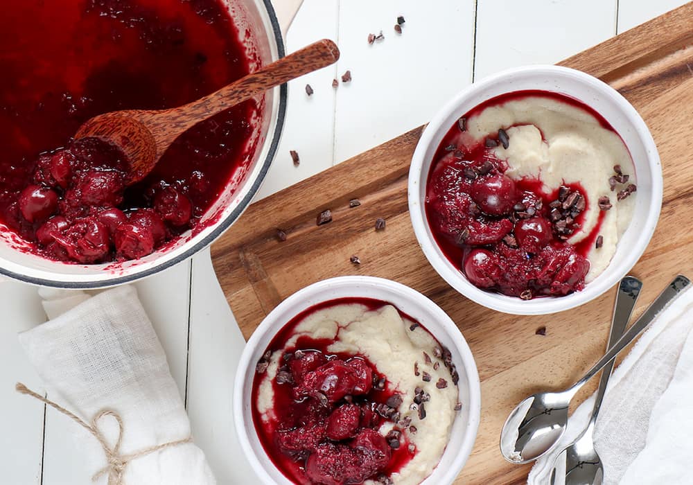 Veganer Grießbrei mit Kirschkompott