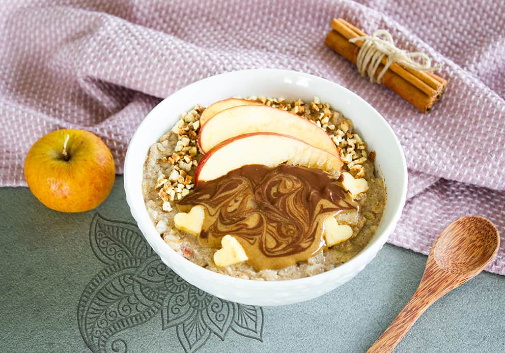 Apfel-Zimt-Porridge mit Erdmandeln