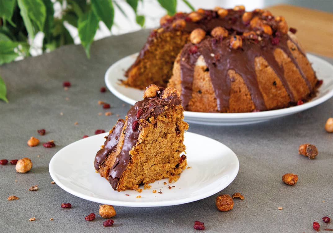 Haselnuss-Berberitzen-Gugelhupf