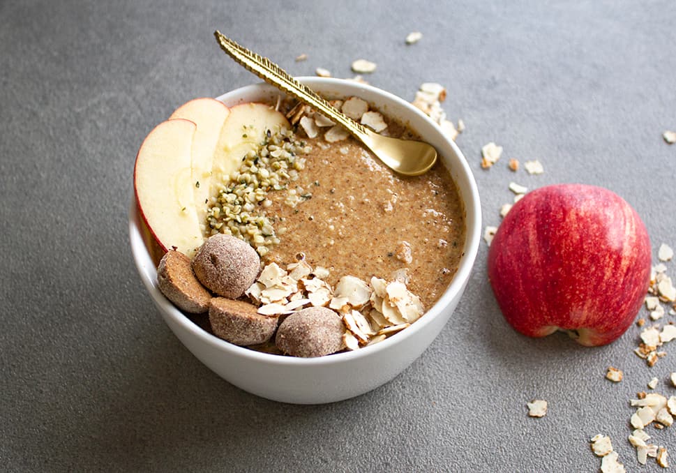 Apfel-Bowl mit Hanfsamen