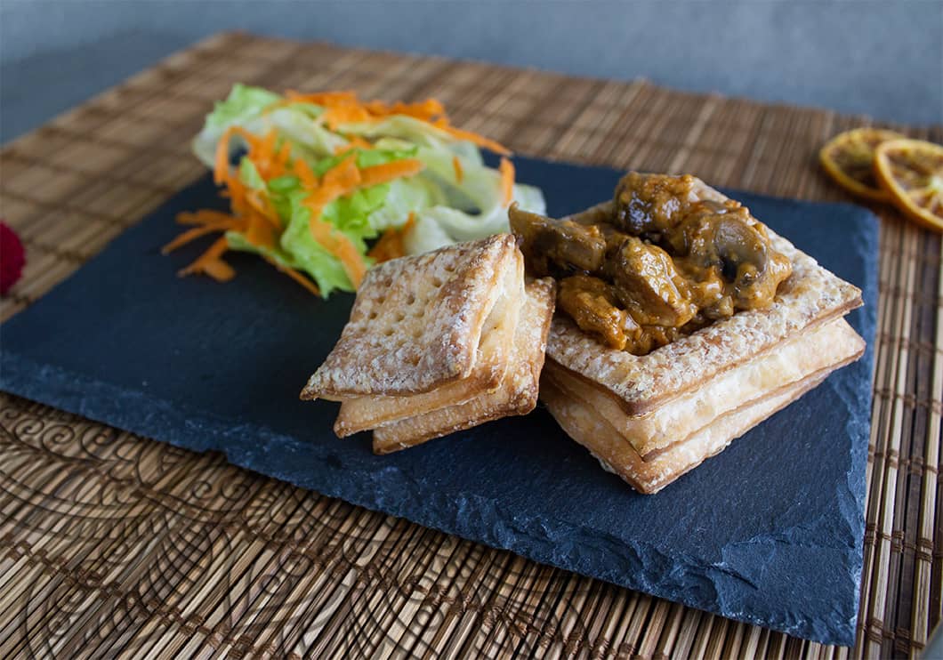 Gefüllte Pastete mit Protein Chunks