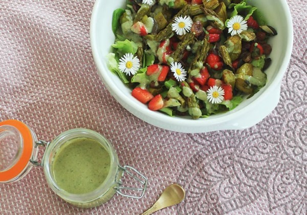 Govinda Natur | Rezept | Erdbeer-Spargel-Salat mit Kürbiskern-Dressing | vegan & glutenfrei